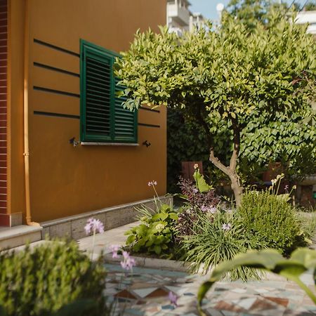 Rare Durres Apartment With Private Parking & Garden Buitenkant foto