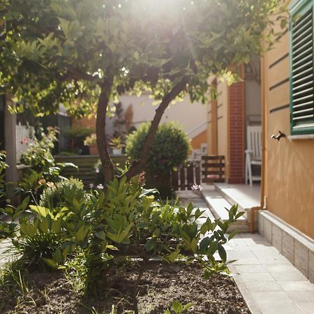 Rare Durres Apartment With Private Parking & Garden Buitenkant foto