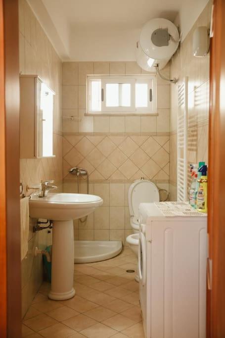 Rare Durres Apartment With Private Parking & Garden Buitenkant foto
