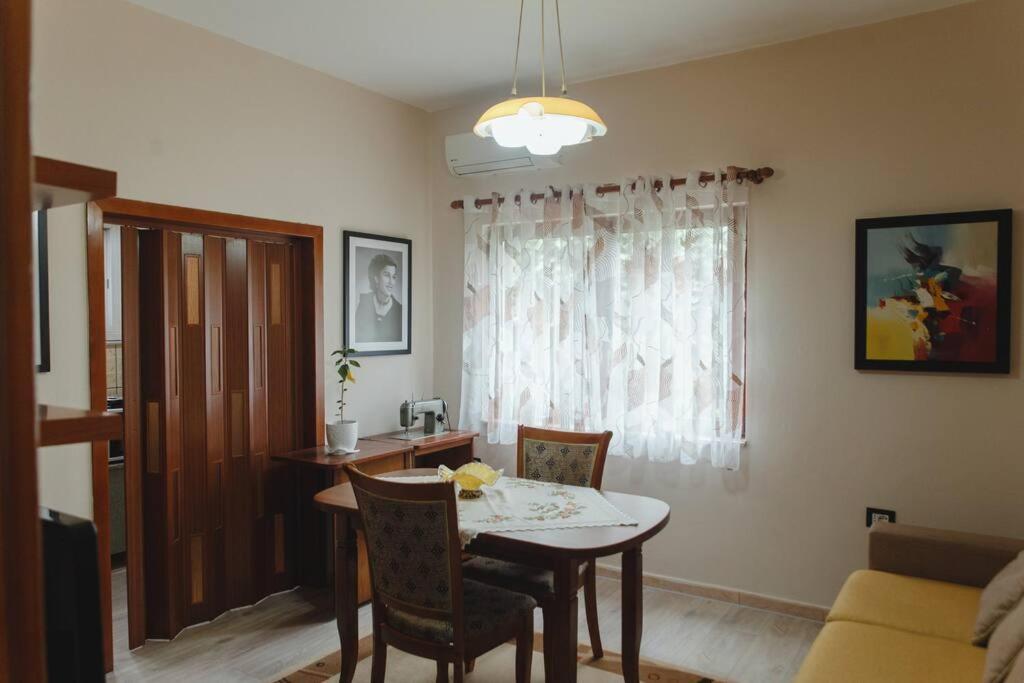 Rare Durres Apartment With Private Parking & Garden Buitenkant foto