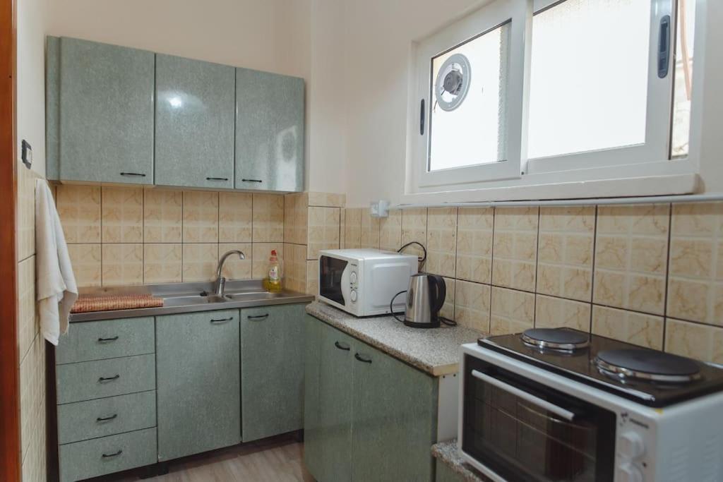 Rare Durres Apartment With Private Parking & Garden Buitenkant foto