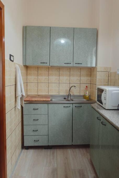 Rare Durres Apartment With Private Parking & Garden Buitenkant foto