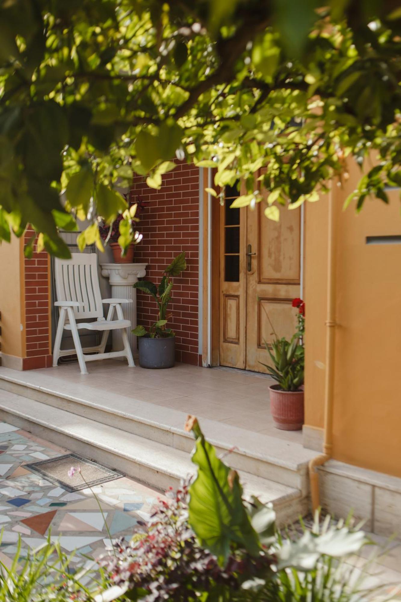 Rare Durres Apartment With Private Parking & Garden Buitenkant foto